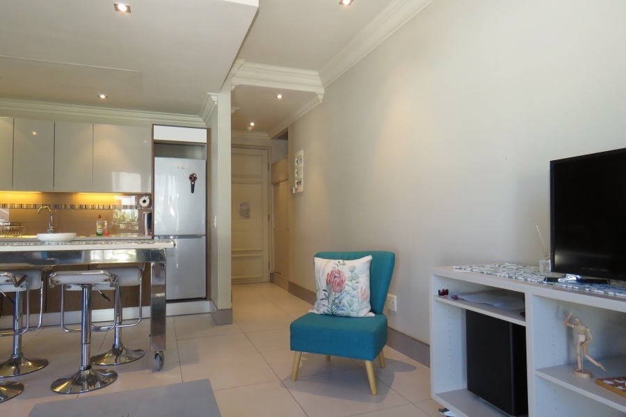 To Let 1 Bedroom Property for Rent in Green Point Western Cape